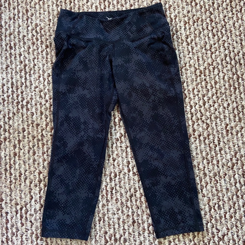 Old Navy Active Go Dry Size Small Capri Leggings